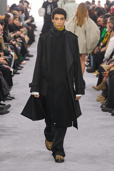 Look 60
